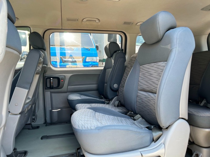 Hyundai  Starex 2015 Hyundai Grand Starex 12人座滑軌型 史塔瑞斯 全車如新 車況超讚 現代 商務車 廂型車 | 新北市汽車商業同業公會｜TACA優良車商聯盟｜中古、二手車買車賣車公會認證保固