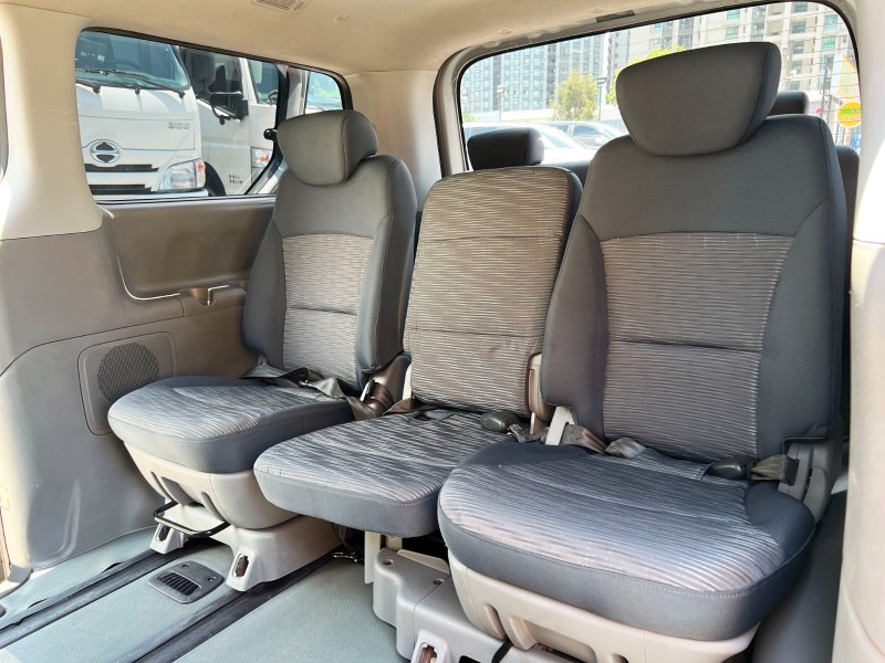 Hyundai  Starex 2015 Hyundai Grand Starex 12人座滑軌型 史塔瑞斯 全車如新 車況超讚 現代 商務車 廂型車 | 新北市汽車商業同業公會｜TACA優良車商聯盟｜中古、二手車買車賣車公會認證保固