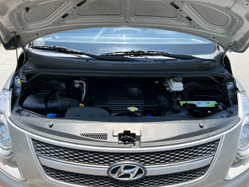 Hyundai  Starex 2015 Hyundai Grand Starex 12人座滑軌型 史塔瑞斯 全車如新 車況超讚 現代 商務車 廂型車 | 新北市汽車商業同業公會｜TACA優良車商聯盟｜中古、二手車買車賣車公會認證保固