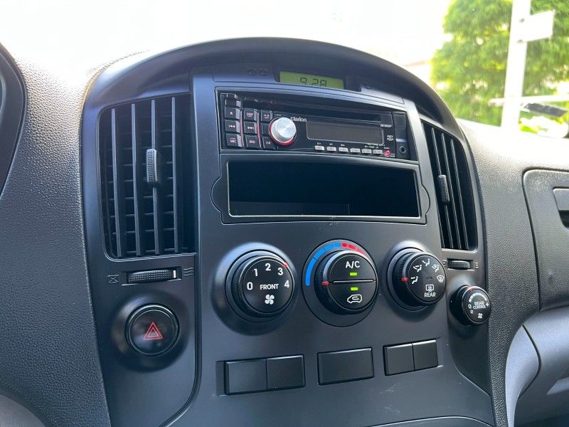 Hyundai  Starex 2015 Hyundai Grand Starex 9人座 史塔瑞斯 全車如新 車況超讚 現代 商務車 廂型車 現代 | 新北市汽車商業同業公會｜TACA優良車商聯盟｜中古、二手車買車賣車公會認證保固