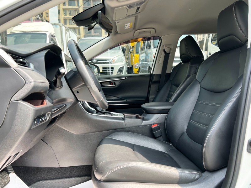 Toyota  RAV4 2020 Toyota RAV4 2.5 Hybrid旗艦 油電 豐田 一手車 超低里程 只跑3萬 新車保固內 原鈑件 | 新北市汽車商業同業公會｜TACA優良車商聯盟｜中古、二手車買車賣車公會認證保固