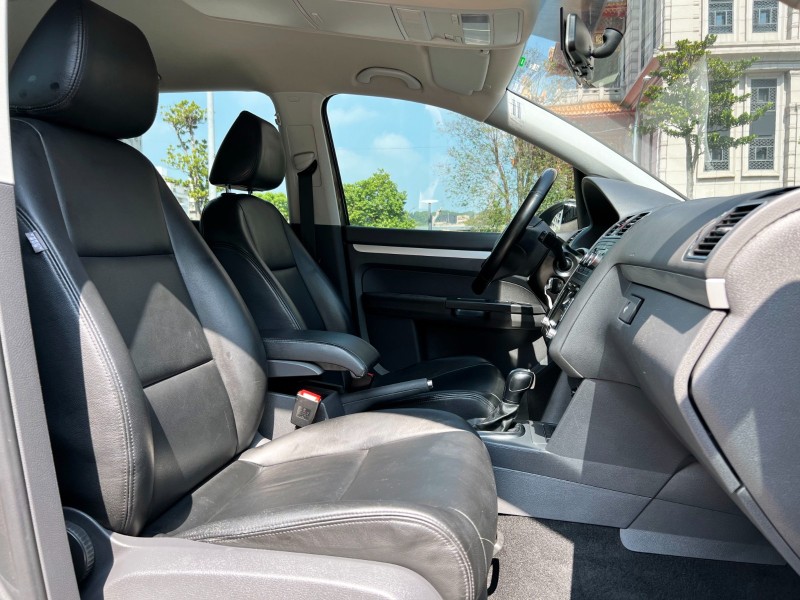 Volkswagen 福斯  Touran 2014 Volkswagen Touran 1.6 TDI柴油款 一手車 原廠保養 原鈑件 福斯 土狼 MPV 實車價 | 新北市汽車商業同業公會｜TACA優良車商聯盟｜中古、二手車買車賣車公會認證保固
