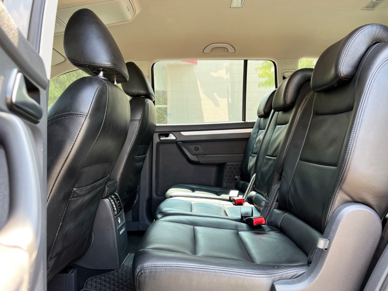 Volkswagen 福斯  Touran 2014 Volkswagen Touran 1.6 TDI柴油款 一手車 原廠保養 原鈑件 福斯 土狼 MPV 實車價 | 新北市汽車商業同業公會｜TACA優良車商聯盟｜中古、二手車買車賣車公會認證保固