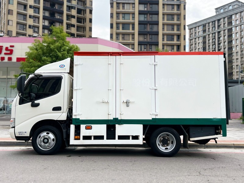 Hino  300 2021 HINO 300 11呎半 4芯升降尾門 車況超讚 全車如新 貨車 商用車 日野 6期環保 出廠5噸 實車實價 | 新北市汽車商業同業公會｜TACA優良車商聯盟｜中古、二手車買車賣車公會認證保固