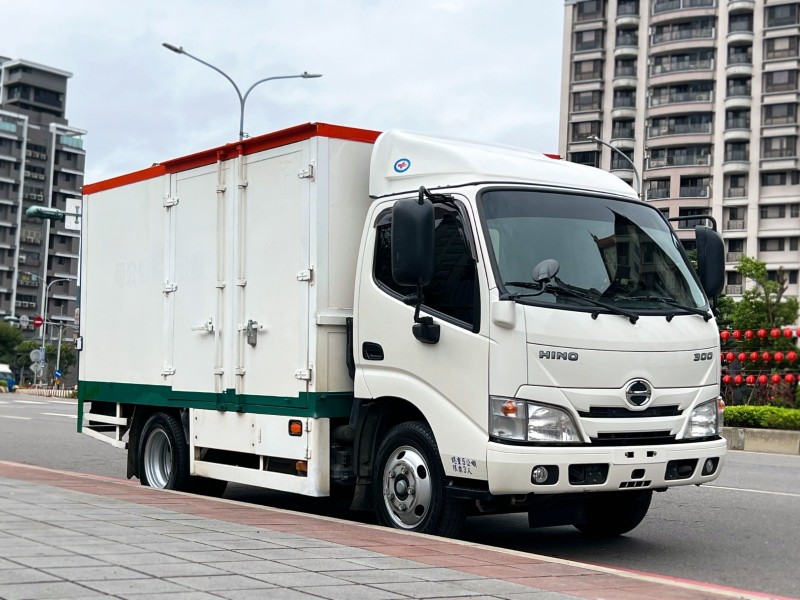 Hino  300 2021 HINO 300 11呎半 4芯升降尾門 車況超讚 全車如新 貨車 商用車 日野 6期環保 出廠5噸 實車實價 | 新北市汽車商業同業公會｜TACA優良車商聯盟｜中古、二手車買車賣車公會認證保固