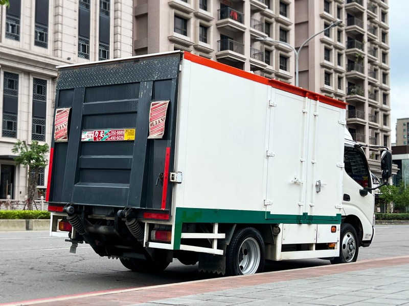 Hino  300 2021 HINO 300 11呎半 4芯升降尾門 車況超讚 全車如新 貨車 商用車 日野 6期環保 出廠5噸 實車實價 | 新北市汽車商業同業公會｜TACA優良車商聯盟｜中古、二手車買車賣車公會認證保固