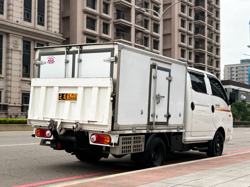 Hyundai  Porter 2022 Hyundai Porter 2.5 雙廂6人座 -25冷凍車 自排 只跑2萬 原廠保養 現代 小霸王 貨車 | 新北市汽車商業同業公會｜TACA優良車商聯盟｜中古、二手車買車賣車公會認證保固