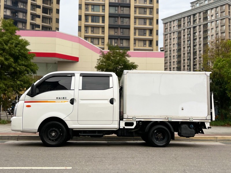 Hyundai  Porter 2022 Hyundai Porter 2.5 雙廂6人座 -25冷凍車 自排 只跑2萬 原廠保養 現代 小霸王 貨車 | 新北市汽車商業同業公會｜TACA優良車商聯盟｜中古、二手車買車賣車公會認證保固