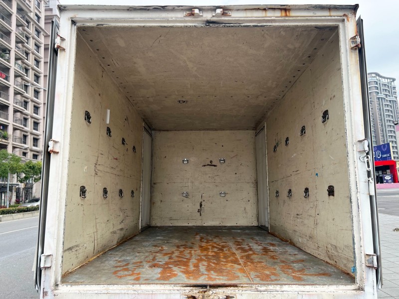 Mitsubishi  Canter 2015 MITSUBISHI CANTER 11呎半 自排 高廂 雙芯尾門 只跑16萬 FUSO 堅達 貨車 商用車 | 新北市汽車商業同業公會｜TACA優良車商聯盟｜中古、二手車買車賣車公會認證保固