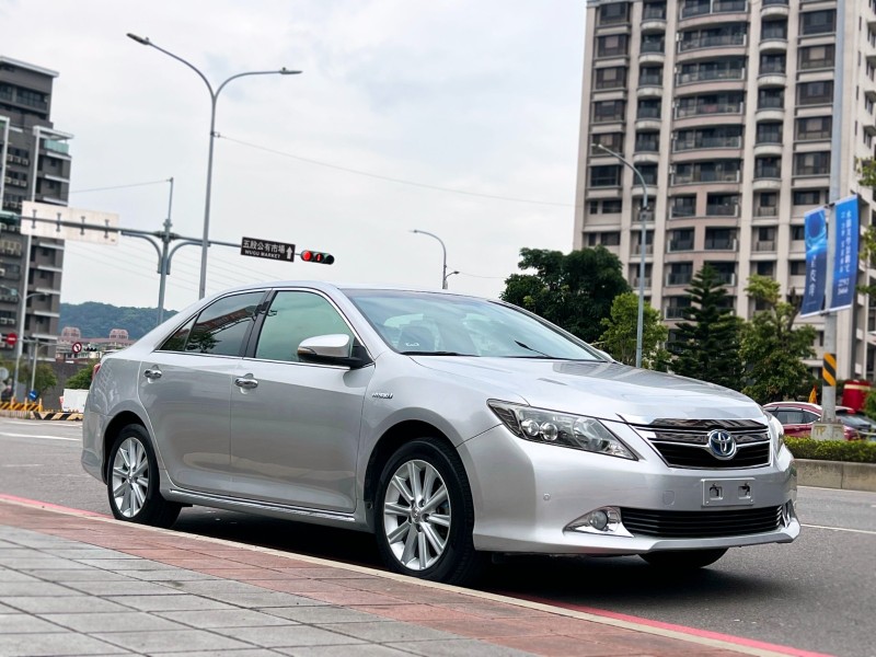 Toyota  Camry 《只跑11萬》2012 Toyota Camry Hybrid-G 超低里程 全車超漂亮 油電車 豐田 冠美麗 安卓機 | 新北市汽車商業同業公會｜TACA優良車商聯盟｜中古、二手車買車賣車公會認證保固