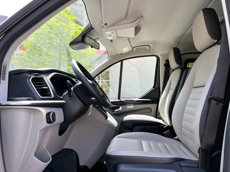 Ford/福特  Tourneo Custom 2022 Ford Tourneo Custom 八座豪華型 一手車 超低里程 只跑1.7萬 新車保固內 旅行家 商務車 | 新北市汽車商業同業公會｜TACA優良車商聯盟｜中古、二手車買車賣車公會認證保固