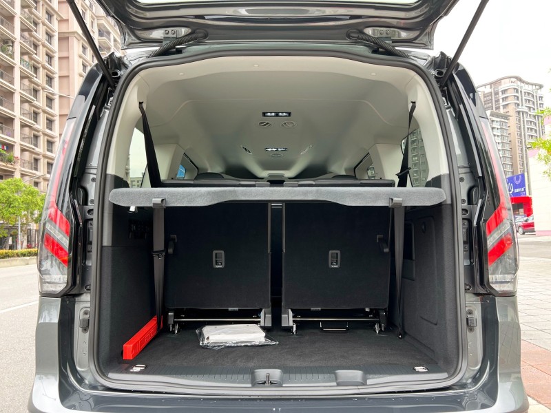 Ford/福特  TOURNEO CONNECT 《旅玩家》2023 Ford Tourneo Connect 2.0玩咖頂級版 只跑3700 新車保固內 5+2 MPV | 新北市汽車商業同業公會｜TACA優良車商聯盟｜中古、二手車買車賣車公會認證保固