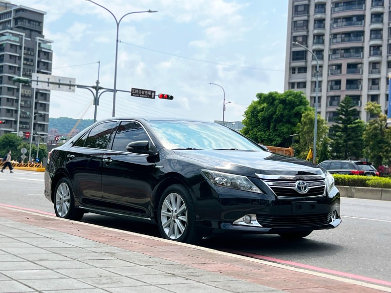 Toyota  Camry 《便宜實惠釋出》2015 Toyota Camry Hybrid-G 里程約22萬 原廠保養 車況超讚 豐田 冠美麗 | 新北市汽車商業同業公會｜TACA優良車商聯盟｜中古、二手車買車賣車公會認證保固