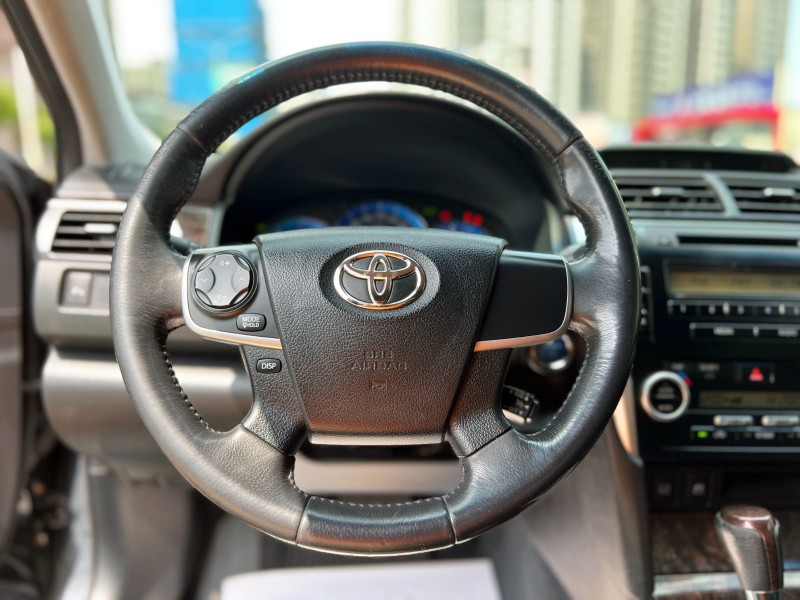 Toyota  Camry 《便宜實惠釋出》2015 Toyota Camry Hybrid-G 里程約22萬 原廠保養 車況超讚 豐田 冠美麗 | 新北市汽車商業同業公會｜TACA優良車商聯盟｜中古、二手車買車賣車公會認證保固