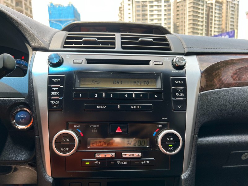 Toyota  Camry 《便宜實惠釋出》2015 Toyota Camry Hybrid-G 里程約22萬 原廠保養 車況超讚 豐田 冠美麗 | 新北市汽車商業同業公會｜TACA優良車商聯盟｜中古、二手車買車賣車公會認證保固