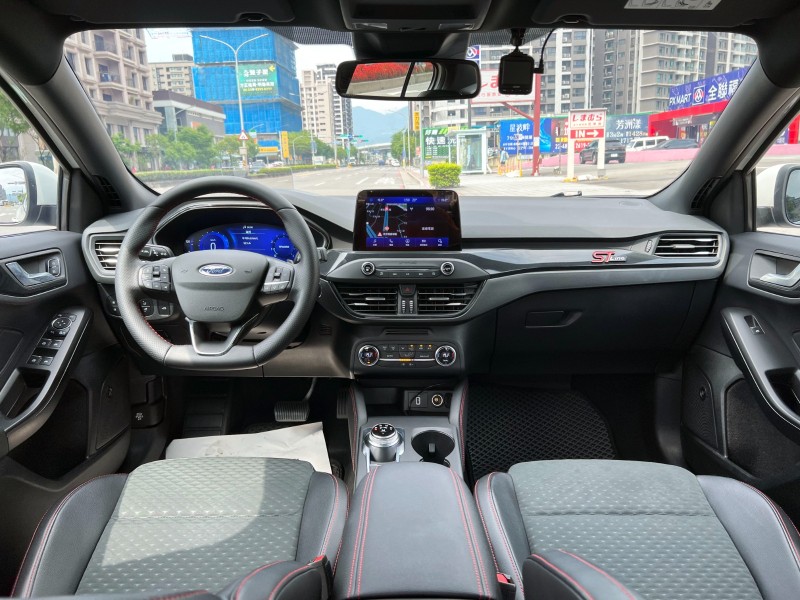 Ford/福特  Focus 《新車保固內》2022 Ford Focus 4D ST-Line Lommel X 只跑5.5萬公里 全車如新 原鈑件 | 新北市汽車商業同業公會｜TACA優良車商聯盟｜中古、二手車買車賣車公會認證保固