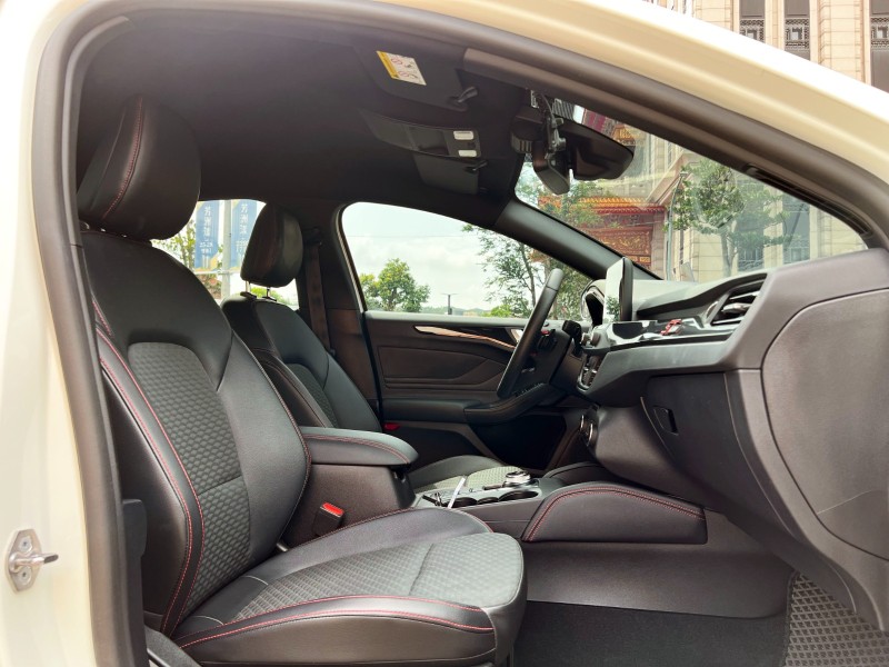 Ford/福特  Focus 《新車保固內》2022 Ford Focus 4D ST-Line Lommel X 只跑5.5萬公里 全車如新 原鈑件 | 新北市汽車商業同業公會｜TACA優良車商聯盟｜中古、二手車買車賣車公會認證保固