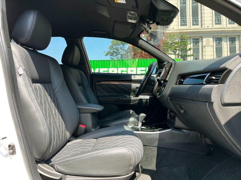 Mitsubishi  Outlander 《全台優質首選》2022 Mitsubishi Outlander S-AWC旗艦型 只跑5.5萬 安卓機 三菱 休旅車 | 新北市汽車商業同業公會｜TACA優良車商聯盟｜中古、二手車買車賣車公會認證保固