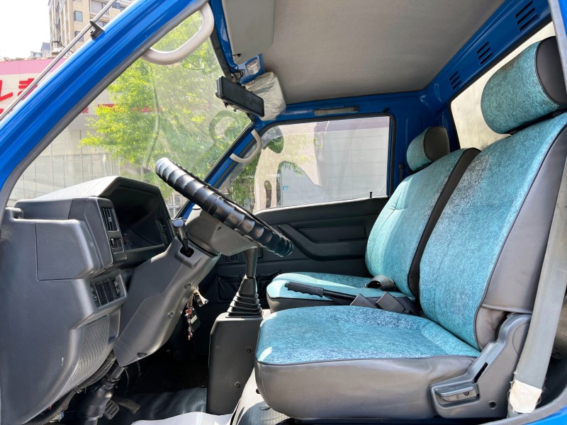 Mitsubishi  Delica 《有升降尾門》2016 Mitsubishi Delica 2.4 固定帆布 全車如新 只跑14萬 得利卡 三菱 貨車 | 新北市汽車商業同業公會｜TACA優良車商聯盟｜中古、二手車買車賣車公會認證保固