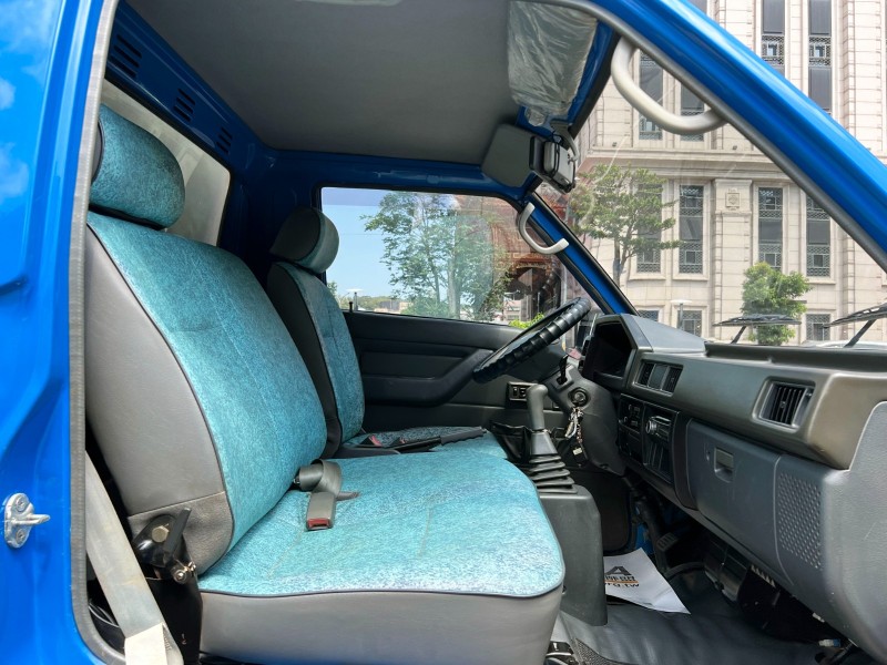 Mitsubishi  Delica 《有升降尾門》2016 Mitsubishi Delica 2.4 固定帆布 全車如新 只跑14萬 得利卡 三菱 貨車 | 新北市汽車商業同業公會｜TACA優良車商聯盟｜中古、二手車買車賣車公會認證保固