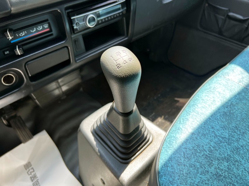 Mitsubishi  Delica 《有升降尾門》2016 Mitsubishi Delica 2.4 固定帆布 全車如新 只跑14萬 得利卡 三菱 貨車 | 新北市汽車商業同業公會｜TACA優良車商聯盟｜中古、二手車買車賣車公會認證保固