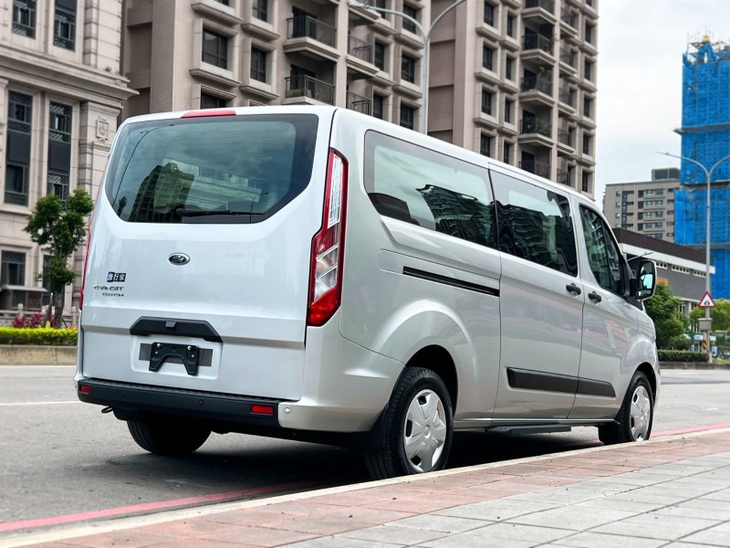 Ford/福特  Tourneo Custom 《跟新車只差價錢》2022 Ford Tourneo Custom 九座Kombi 只跑7000公里 福特 旅行家 商務 | 新北市汽車商業同業公會｜TACA優良車商聯盟｜中古、二手車買車賣車公會認證保固