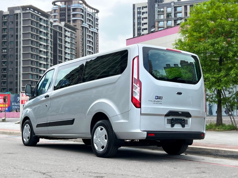 Ford/福特  Tourneo Custom 《跟新車只差價錢》2022 Ford Tourneo Custom 九座Kombi 只跑7000公里 福特 旅行家 商務 | 新北市汽車商業同業公會｜TACA優良車商聯盟｜中古、二手車買車賣車公會認證保固