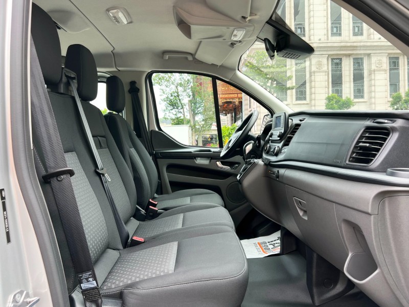 Ford/福特  Tourneo Custom 《跟新車只差價錢》2022 Ford Tourneo Custom 九座Kombi 只跑7000公里 福特 旅行家 商務 | 新北市汽車商業同業公會｜TACA優良車商聯盟｜中古、二手車買車賣車公會認證保固