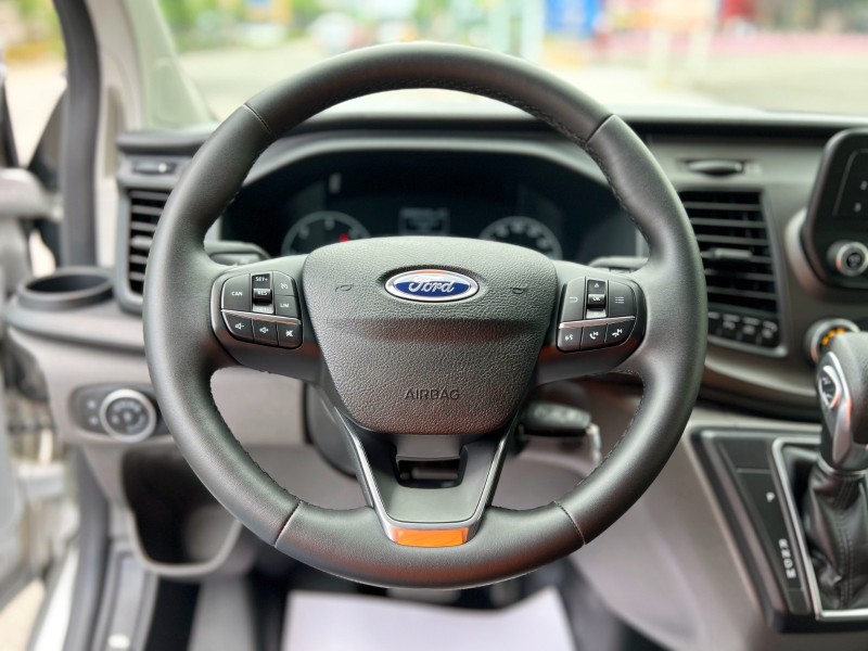 Ford/福特  Tourneo Custom 《跟新車只差價錢》2022 Ford Tourneo Custom 九座Kombi 只跑7000公里 福特 旅行家 商務 | 新北市汽車商業同業公會｜TACA優良車商聯盟｜中古、二手車買車賣車公會認證保固