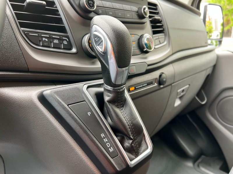 Ford/福特  Tourneo Custom 《跟新車只差價錢》2022 Ford Tourneo Custom 九座Kombi 只跑7000公里 福特 旅行家 商務 | 新北市汽車商業同業公會｜TACA優良車商聯盟｜中古、二手車買車賣車公會認證保固