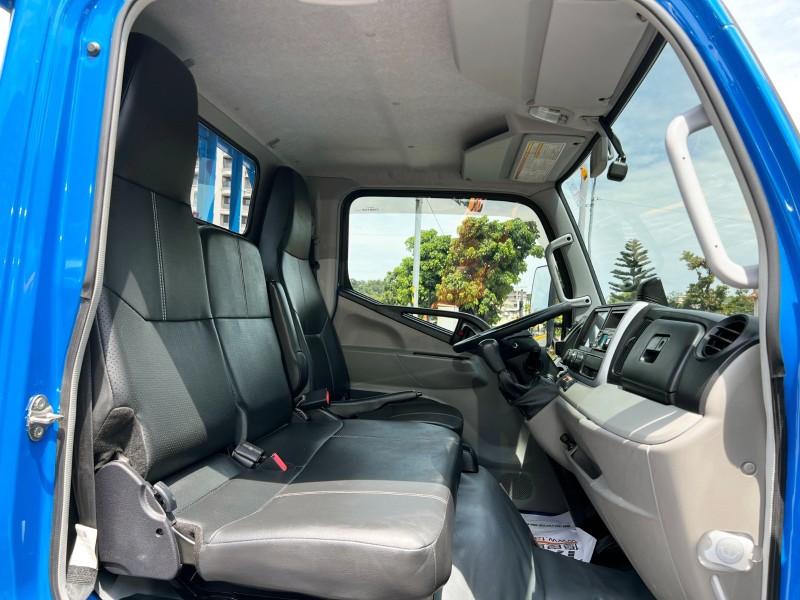 Mitsubishi  Canter 《只跑6萬公里》2023 Mitsubishi Canter 3.0 14尺 鋪花板 一手車 原廠保養 貨車 商用 堅達 | 新北市汽車商業同業公會｜TACA優良車商聯盟｜中古、二手車買車賣車公會認證保固