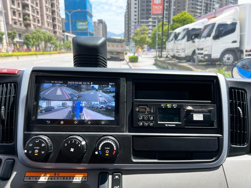 Mitsubishi  Canter 《只跑6萬公里》2023 Mitsubishi Canter 3.0 14尺 鋪花板 一手車 原廠保養 貨車 商用 堅達 | 新北市汽車商業同業公會｜TACA優良車商聯盟｜中古、二手車買車賣車公會認證保固
