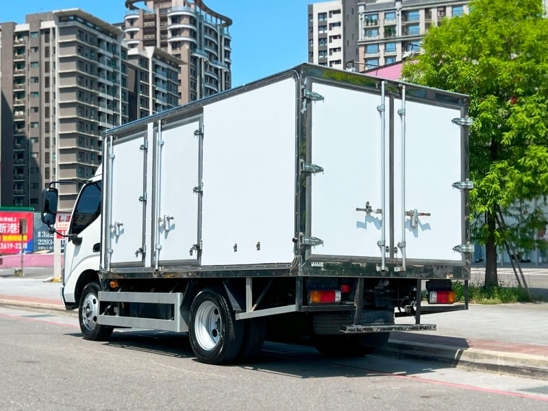Hino  300 《-25度冷凍車》2022 HINO 300 11呎半 超低里程 只跑6萬 原廠保養 全車如新 車況超讚 貨車 商用車 | 新北市汽車商業同業公會｜TACA優良車商聯盟｜中古、二手車買車賣車公會認證保固