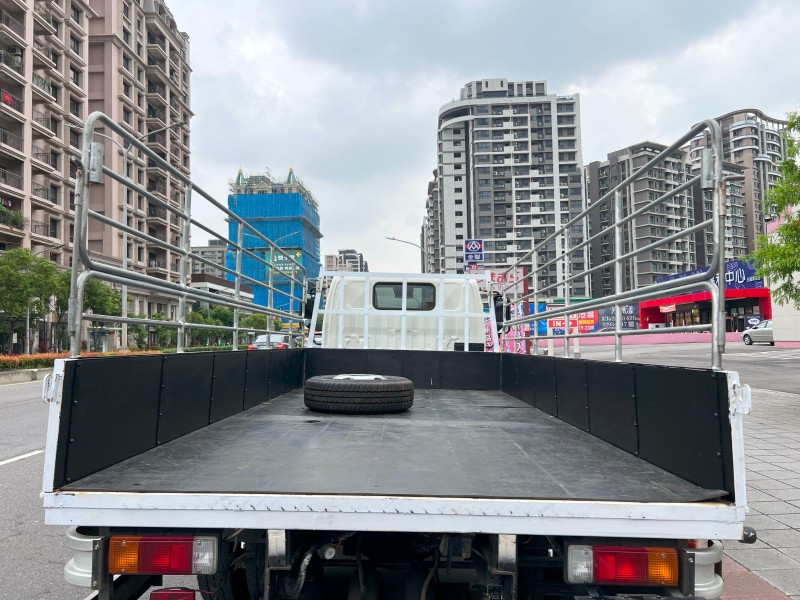 Hino  300 《14呎+雙折雙芯升降尾門》2022 HINO 300 14呎超長軸 只跑3萬 原廠保養 車況超讚 貨車 商用車 日野 | 新北市汽車商業同業公會｜TACA優良車商聯盟｜中古、二手車買車賣車公會認證保固