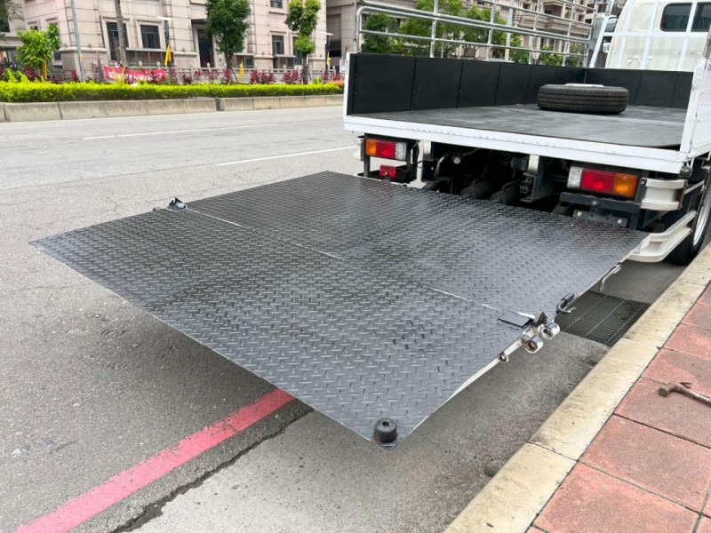 Hino  300 《14呎+雙折雙芯升降尾門》2022 HINO 300 14呎超長軸 只跑3萬 原廠保養 車況超讚 貨車 商用車 日野 | 新北市汽車商業同業公會｜TACA優良車商聯盟｜中古、二手車買車賣車公會認證保固