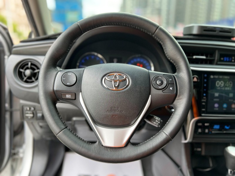 Toyota  Altis 《全台優質首選》2017 Toyota Corolla Altis 1.8 豪華版 只跑13萬 全車如新 車況超讚 神車 | 新北市汽車商業同業公會｜TACA優良車商聯盟｜中古、二手車買車賣車公會認證保固