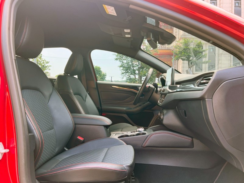 Ford/福特  Focus 《原廠保固到2028年》2022 Ford Focus 4D ST-Line Lommel X賽道版 只跑4萬 全車如新 | 新北市汽車商業同業公會｜TACA優良車商聯盟｜中古、二手車買車賣車公會認證保固