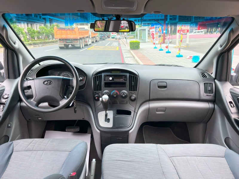 Hyundai  Starex 《後座滑軌型》2015 Hyundai Grand Starex 史塔瑞斯 9人座 現代 多功能休旅車 MPV 箱型車 | 新北市汽車商業同業公會｜TACA優良車商聯盟｜中古、二手車買車賣車公會認證保固