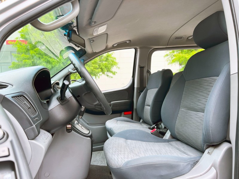 Hyundai  Starex 《後座滑軌型》2015 Hyundai Grand Starex 史塔瑞斯 9人座 現代 多功能休旅車 MPV 箱型車 | 新北市汽車商業同業公會｜TACA優良車商聯盟｜中古、二手車買車賣車公會認證保固