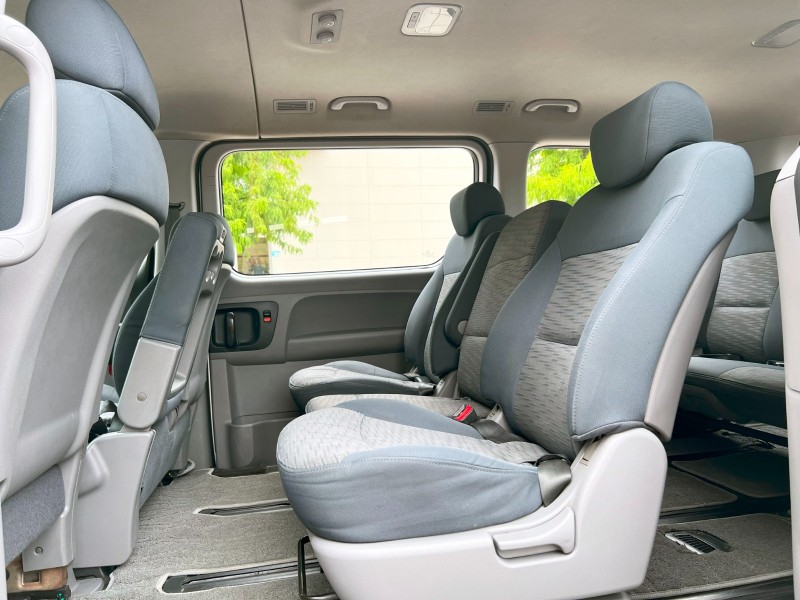Hyundai  Starex 《後座滑軌型》2015 Hyundai Grand Starex 史塔瑞斯 9人座 現代 多功能休旅車 MPV 箱型車 | 新北市汽車商業同業公會｜TACA優良車商聯盟｜中古、二手車買車賣車公會認證保固