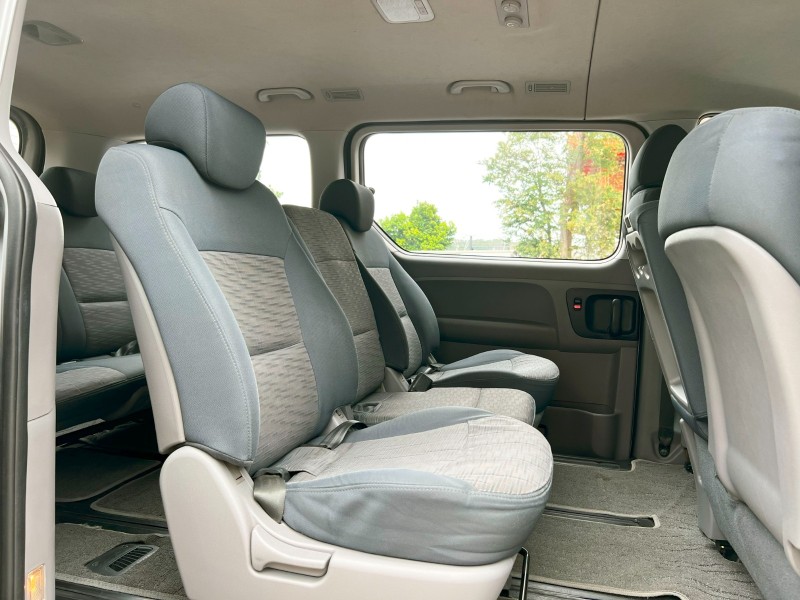 Hyundai  Starex 《後座滑軌型》2015 Hyundai Grand Starex 史塔瑞斯 9人座 現代 多功能休旅車 MPV 箱型車 | 新北市汽車商業同業公會｜TACA優良車商聯盟｜中古、二手車買車賣車公會認證保固