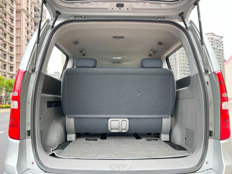 Hyundai  Starex 《後座滑軌型》2015 Hyundai Grand Starex 史塔瑞斯 9人座 現代 多功能休旅車 MPV 箱型車 | 新北市汽車商業同業公會｜TACA優良車商聯盟｜中古、二手車買車賣車公會認證保固