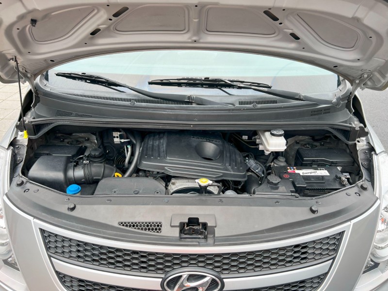 Hyundai  Starex 《後座滑軌型》2015 Hyundai Grand Starex 史塔瑞斯 9人座 現代 多功能休旅車 MPV 箱型車 | 新北市汽車商業同業公會｜TACA優良車商聯盟｜中古、二手車買車賣車公會認證保固