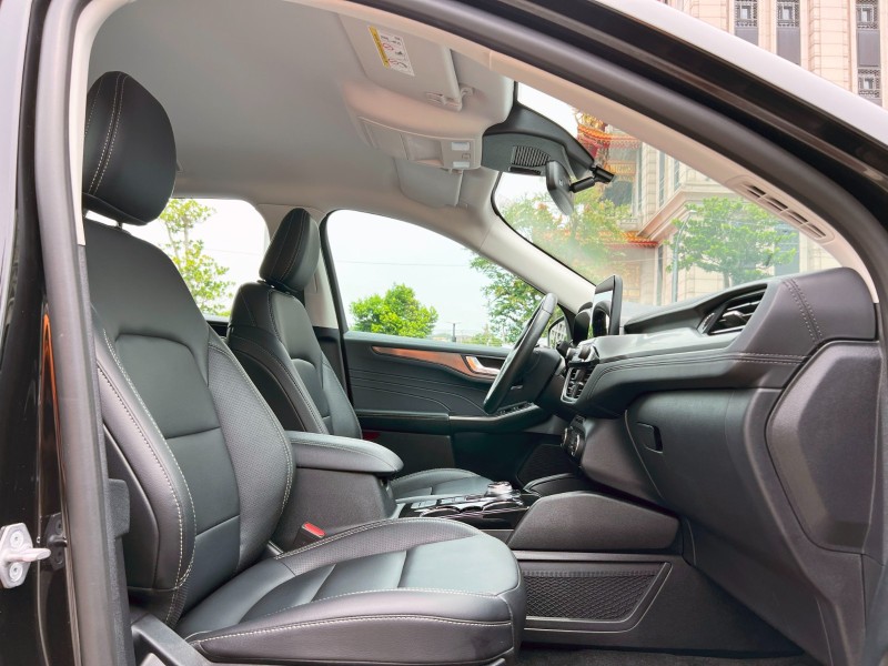Ford/福特  Kuga 《特價便宜出清》2022 Ford Kuga 1.5 時尚X 全車如新 車況超讚 只跑3.5萬 原廠保養 福特 休旅車 | 新北市汽車商業同業公會｜TACA優良車商聯盟｜中古、二手車買車賣車公會認證保固