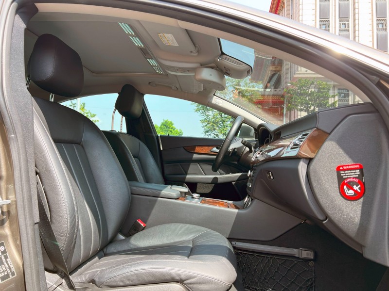 Mercedes-Benz/賓士   CLS-CLASS  CLS350 《市場最佳首選》2012 M-Benz CLS350 BlueEFFICIENCY 只跑6萬 全車超漂亮 W218 賓士 | 新北市汽車商業同業公會｜TACA優良車商聯盟｜中古、二手車買車賣車公會認證保固