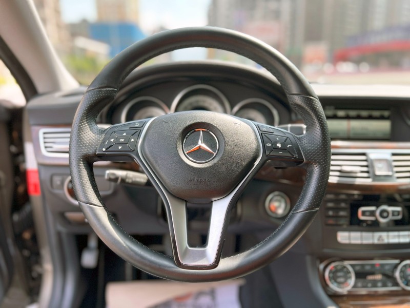 Mercedes-Benz/賓士   CLS-CLASS  CLS350 《市場最佳首選》2012 M-Benz CLS350 BlueEFFICIENCY 只跑6萬 全車超漂亮 W218 賓士 | 新北市汽車商業同業公會｜TACA優良車商聯盟｜中古、二手車買車賣車公會認證保固
