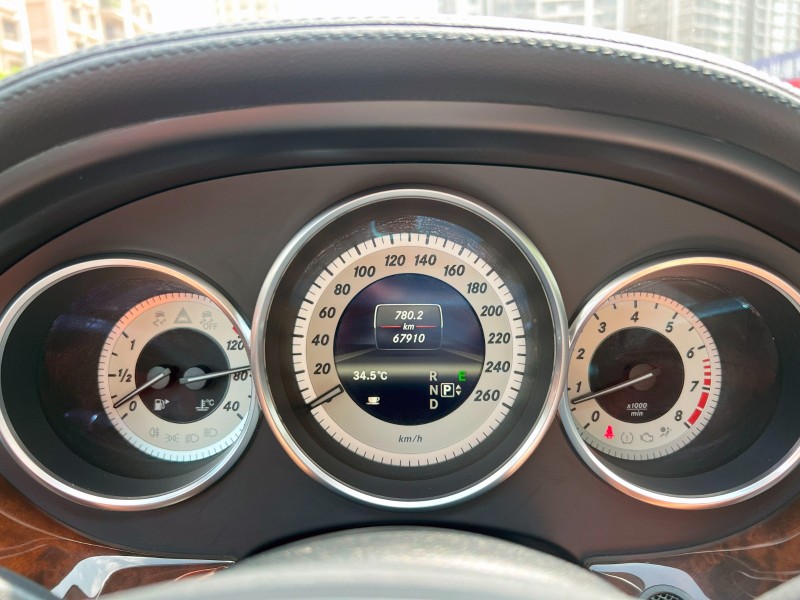 Mercedes-Benz/賓士   CLS-CLASS  CLS350 《市場最佳首選》2012 M-Benz CLS350 BlueEFFICIENCY 只跑6萬 全車超漂亮 W218 賓士 | 新北市汽車商業同業公會｜TACA優良車商聯盟｜中古、二手車買車賣車公會認證保固