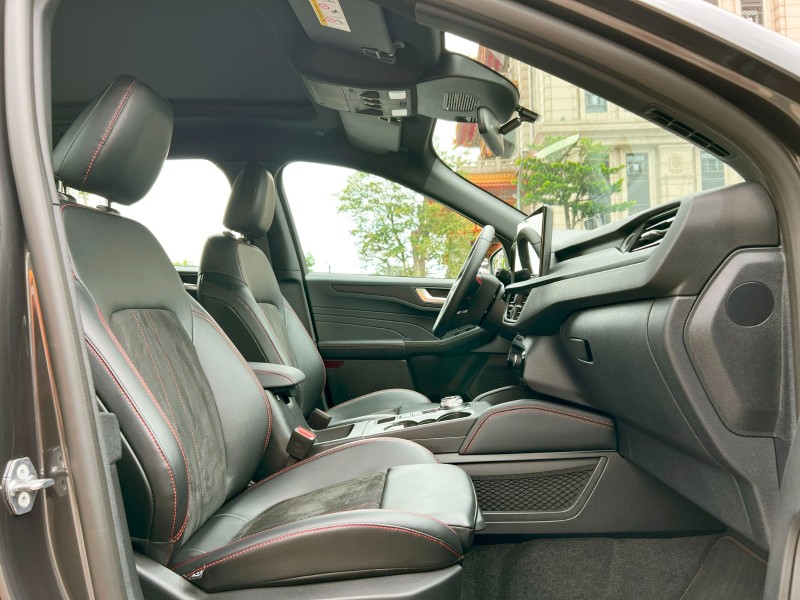 Ford/福特  Kuga 《跟新車只差價錢》2024 Ford Kuga 2.0T AWD ST-Line 客車版 最新款 與新車展間同款 SUV  | 新北市汽車商業同業公會｜TACA優良車商聯盟｜中古、二手車買車賣車公會認證保固