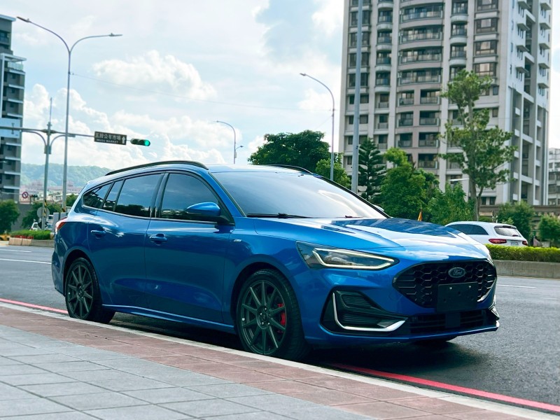 Ford/福特  Focus 《市場優質首選》2023 Ford Focus Wagon 1.5 ST-Line Vignale 只跑5萬 跟新車一樣 | 新北市汽車商業同業公會｜TACA優良車商聯盟｜中古、二手車買車賣車公會認證保固