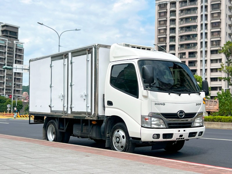 Hino  300 《-25度雙溫層冷凍車》2020 HINO 300 11呎半 超低里程 只跑7萬 原廠保養 全車如新 貨車 商用車 日野 | 新北市汽車商業同業公會｜TACA優良車商聯盟｜中古、二手車買車賣車公會認證保固